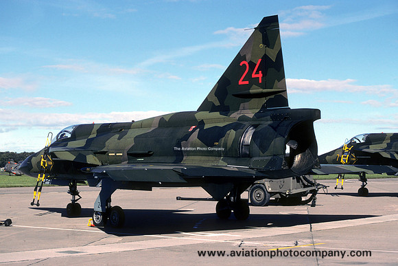 Swedish Air Force F7 SAAB Viggen AJ-37 37024/24 (1990)