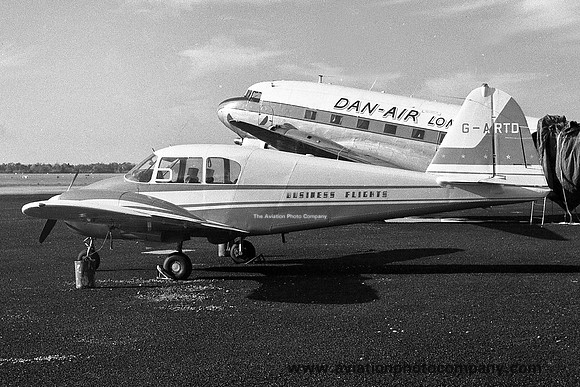 Business Flights Piper PA-23-160 Apache G-ARTD