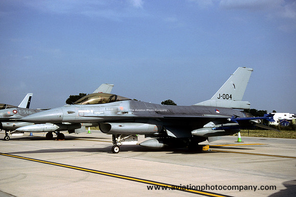 Dutch Air Force 322 Squadron GD F-16AM Fighting Falcon J-004 at RIAT Fairford (2002)