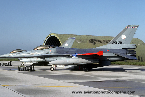 Dutch Air Force 322 Squadron General Dynamics F-16A Fighting Falcon J-205 (1990)