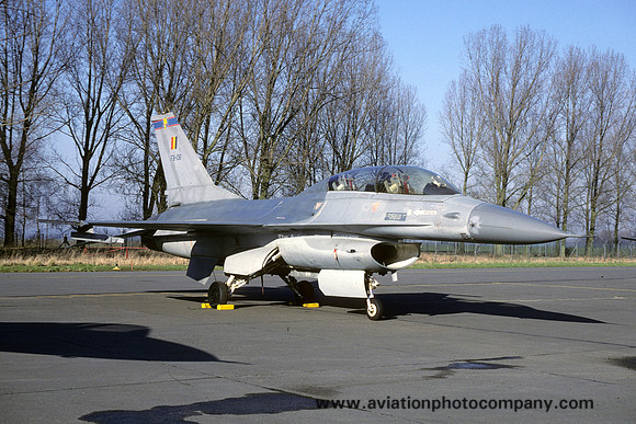 Belgian Air Force 2 Wing General Dynamics F-16B Fighting Falcon FB-06 (1989)