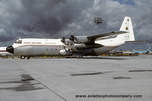 Kuwaiti Air Force Lockheed L-100-30 Hercules KAF322 (1990)