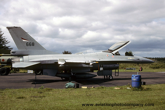 Norwegian Air Force 334 Skv General Dynamics F-16A Fighting Falcon 668 (1990)