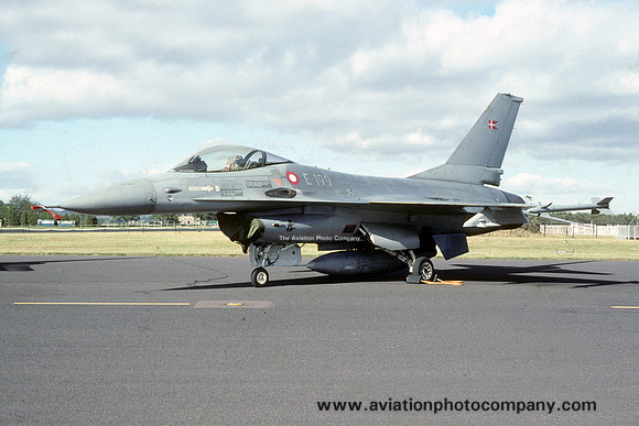 Danish Air Force Esk 727 General Dynamics F-16A Fighting Falcon E-199 (1990)