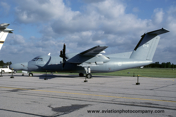 Canadian Air Force 402 Squadron DHC-8 CT-142 142803 (1990)