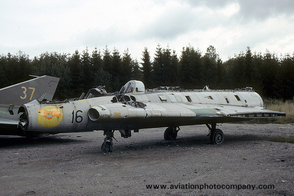 Swedish Air Force SAAB Draken SK-35C 35818 dumped at Satenas (1990)