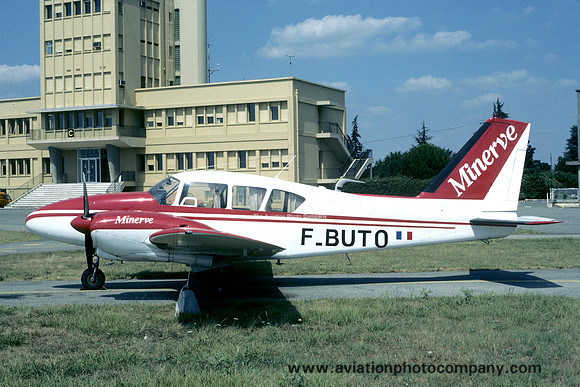 Minerve Piper PA-23-250 Aztec B F-BUTO (1984)