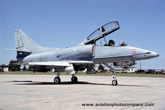 US Marines H&MS-31 Douglas TA-4J Skyhawk 154641/EX-5 (1985)
