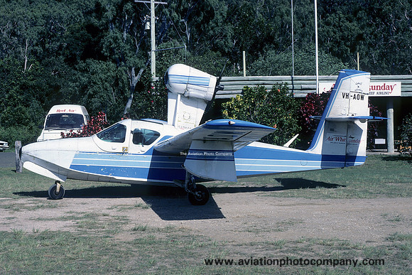 Air Whitsunday Lake LA-4 VH-AOW (1984)