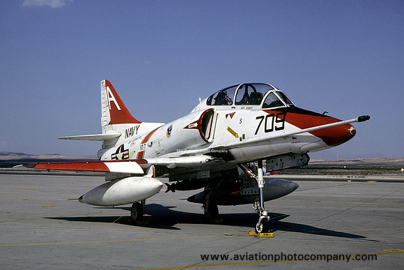 US Navy VT-2 Douglas TA-4J Skyhawk 158457/A-709 (1980)