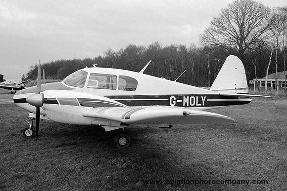 Piper PA-23-160 Apache G-MOLY (1985)