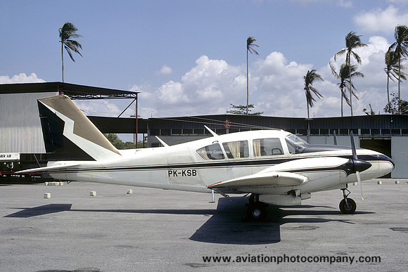 Piper PA-23-250 Aztec D PK-KSB (1972)