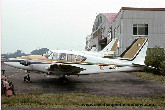 JAS Piper PA-23-250 Aztec E JA5189 (1976)