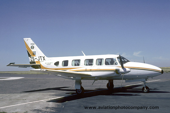 Piper PA-31-350 Navajo Chieftain ZS-JTX (1980)
