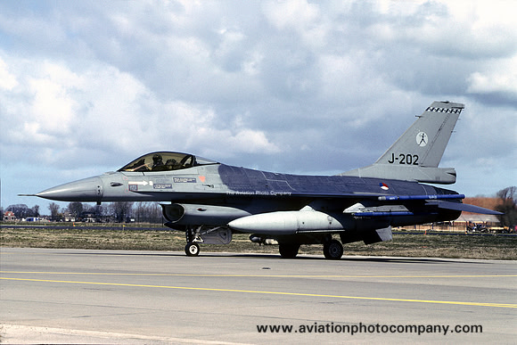 Dutch Air Force 323 Squadron General Dynamics F-16AM Fighting Falcon J-202 (2006)