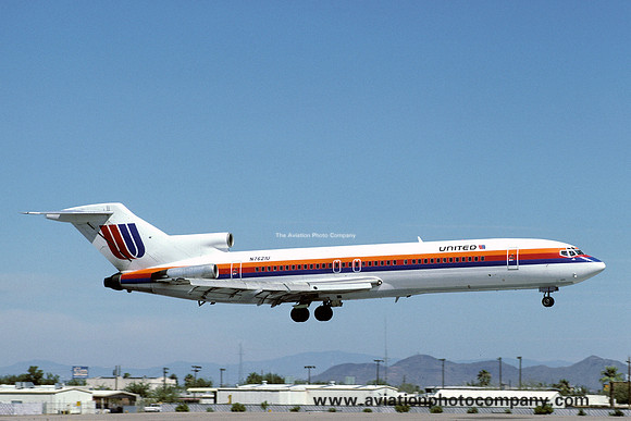 United Airlines Boeing 727-222 N7621U (1985)
