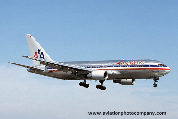 American Airlines Boeing 767-223 N302AA (1985)