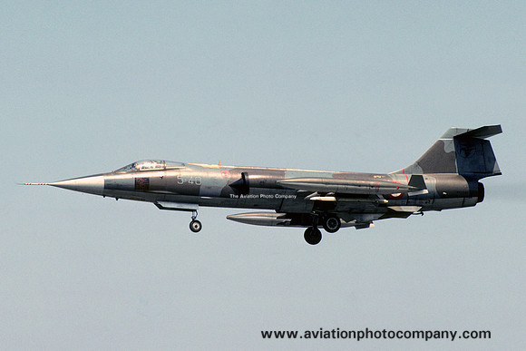Italian Air Force 5 Stormo Lockheed F-104S Starfighter MM6732/5-40 (1990)