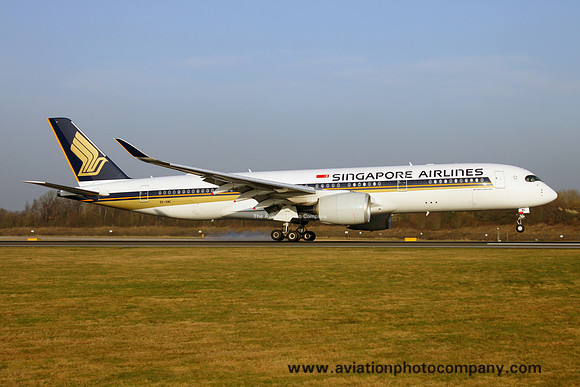 Singapore Airlines Airbus A350-941 9V-SMC at Manchester IAP (2017)