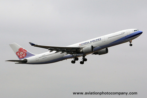 China Airlines Airbus A330-302 B-18352 at Tokyo Narita (2015)