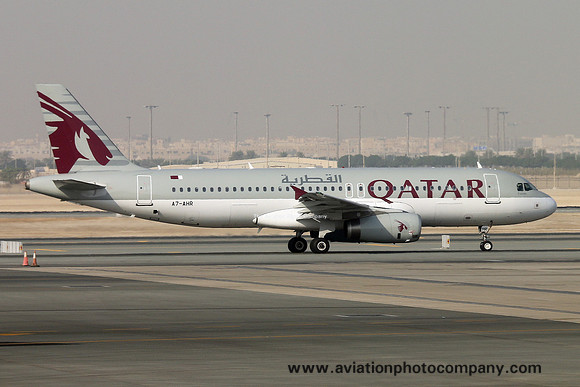 Qatar Airways Airbus A320-232 A7-AHR (2015)