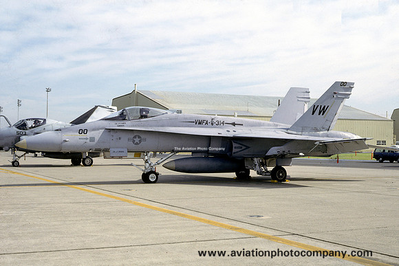 US Marines VMFA-314 McDonnell Douglas F/A-18A Hornet 162397/VW-00 (1987)