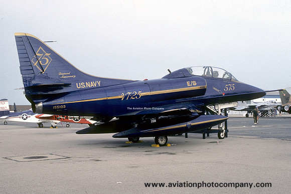US Navy VT-25 Douglas TA-4J Skyhawk 155103/575 (1986)