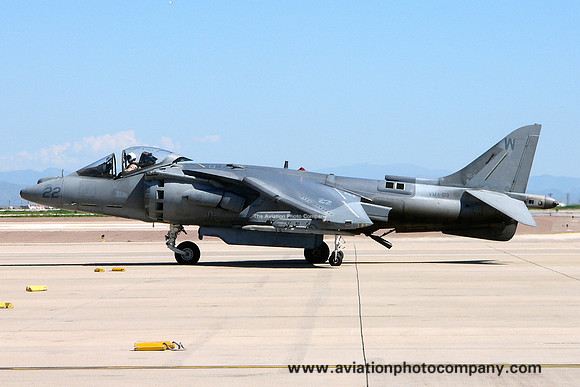 US Marines VMA-513 McDonnell Douglas AV-8B Harrier 164117/WF-22 (2005)