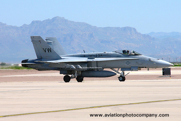 US Marines VMFA-314 McDonnell Douglas F/A-18C Hornet 165193/VW-11 (2005)