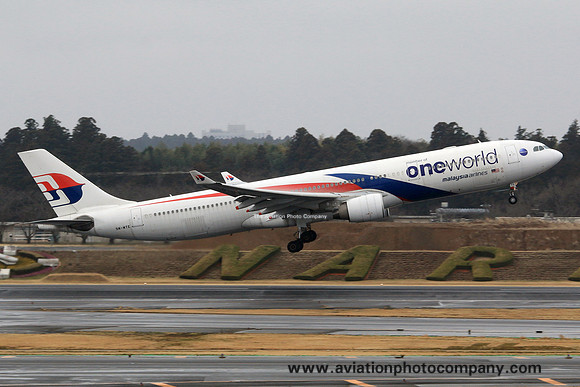 Malaysia Airlines Airbus A330-300 9M-MTE at Tokyo Narita (2015)
