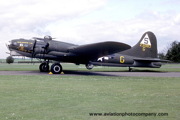 USAAF Boeing B-17G Flying Fortress 42-31983 at Duxford (1987)