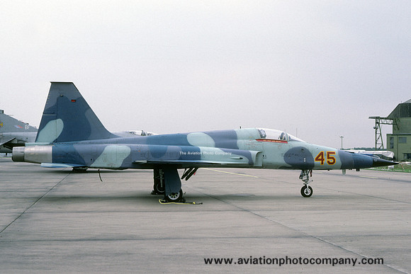 USAF 527 AGRS Northrop F-5E Tiger 74-1545 (1987)