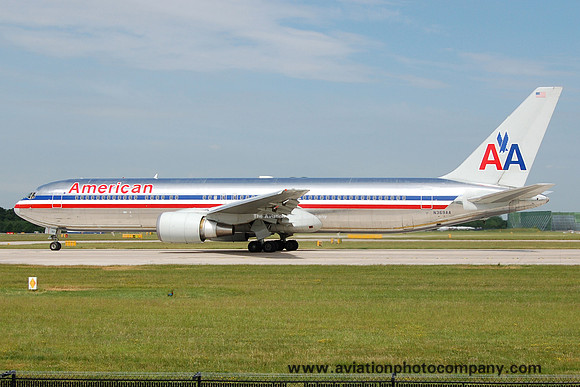 American Airlines Boeing 767-323ER N369AA at Manchester IAP (2006)