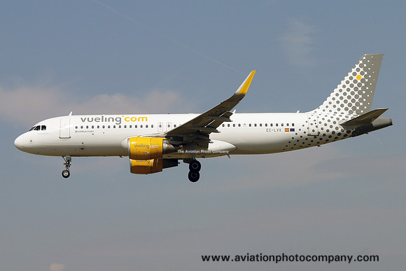 Vueling Airlines Airbus A320-214SL EC-LVX (2015)