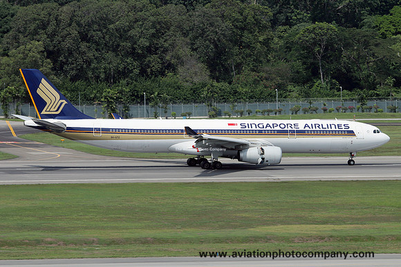 Singapore Airlines Airbus A330-343E 9V-STZ (2015)
