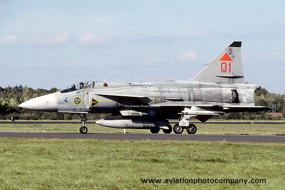 Swedish Air Force F7 SAAB Viggen J-37DI 37401/01 (2002)