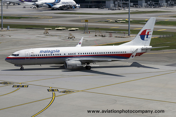 Malaysia Airlines Boeing 737-8FZ 9M-MLG at Kuala Lumpur IAP (2017)