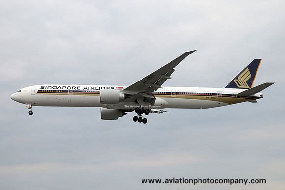 Singapore Airlines Boeing 777-312ER 9V-SNA (2015)