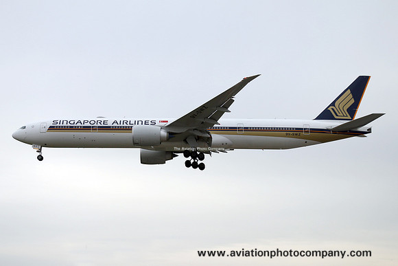 Singapore Airlines Boeing 777-312ER 9V-SWZ (2015)