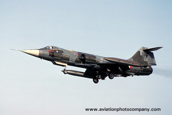 Italian Air Force 5 Stormo Lockheed F-104S Starfighter MM6740/5-32 (1990)