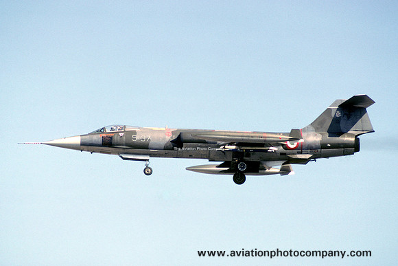 Italian Air Force 5 Stormo Lockheed F-104S Starfighter MM6776/5-37 (1990)