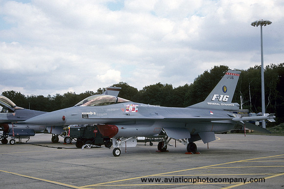 Dutch Air Force 315 Squadron GD F-16A Fighting Falcon J-516 (1990)