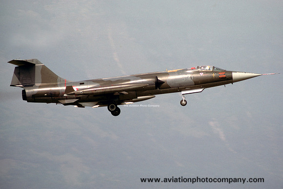 Italian Air Force 5 Stormo Lockheed F-104S Starfighter MM6807/5-41 (1989)