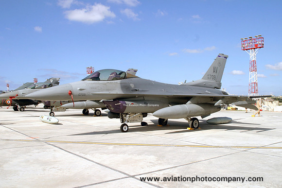 USAF 31st Fighter Wing 510th Fighter Squadron GD F-16C Fighting Falcon 90-0709/AV at Malta Luqa IAP (2006)