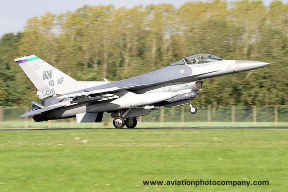 USAF 31st Fighter Wing GD F-16C Fighting Falcon 89-2016/AV (2006)