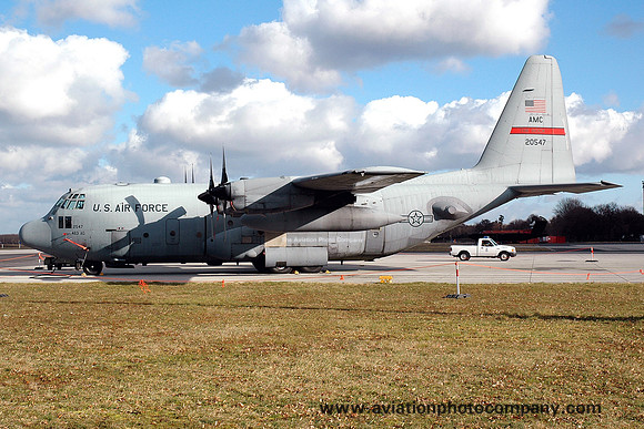 USAF 463rd Airlift Group 50th Airlift Squadron Lockheed C-130H Hercules 92-0547 (2005)