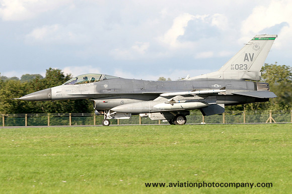 USAF 31st Fighter Wing 555th Fighter Squadron GD F-16C Fighting Falcon 89-2023/AV (2006)