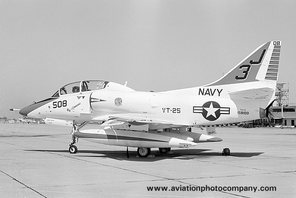 US Navy VT-25 Douglas TA-4J Skyhawk 158100/3J-508