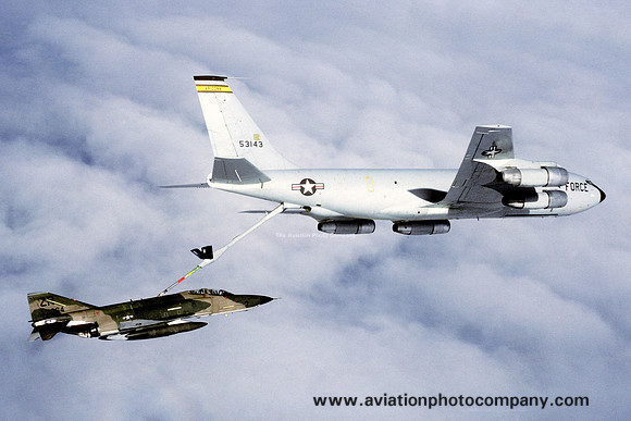 USAF 26 TRW McDonnell RF-4C Phantom 69-0364 with KC-135E 55-3143 (1985)