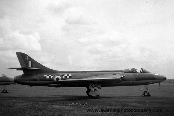 RAF 43 Squadron Hawker Hunter F.1 WT595/H (1956)